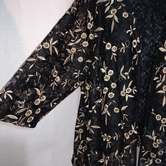 Beautiful all lace jacket - Picture 3 of 5